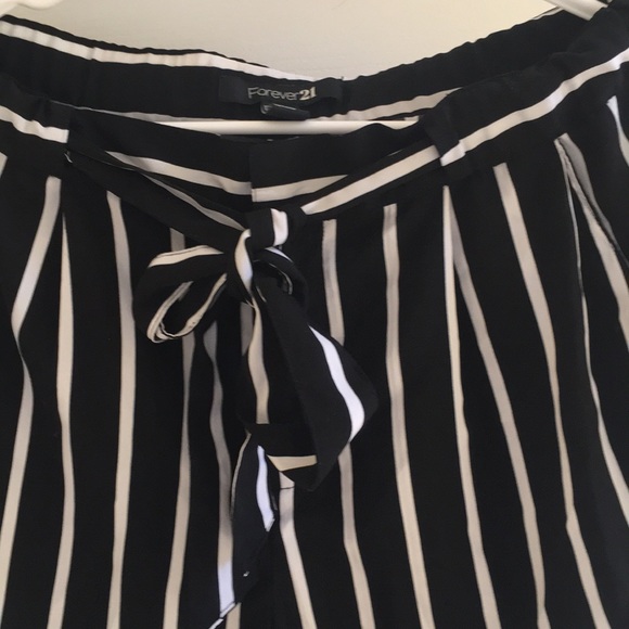 Black and white stripped pants - Picture 3 of 3